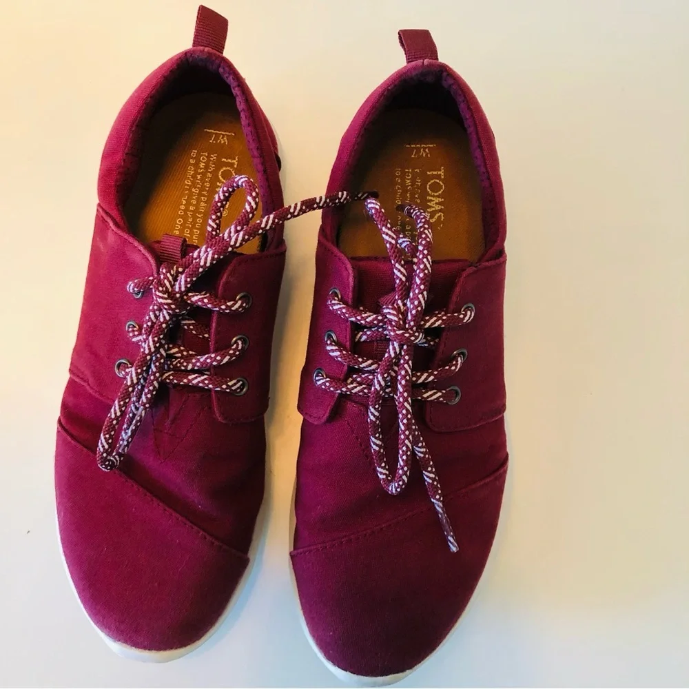 Toms Women’s Size 7 Maroon Burgundy Cherry Cola Red Wine Lace up Canvas Sneakers